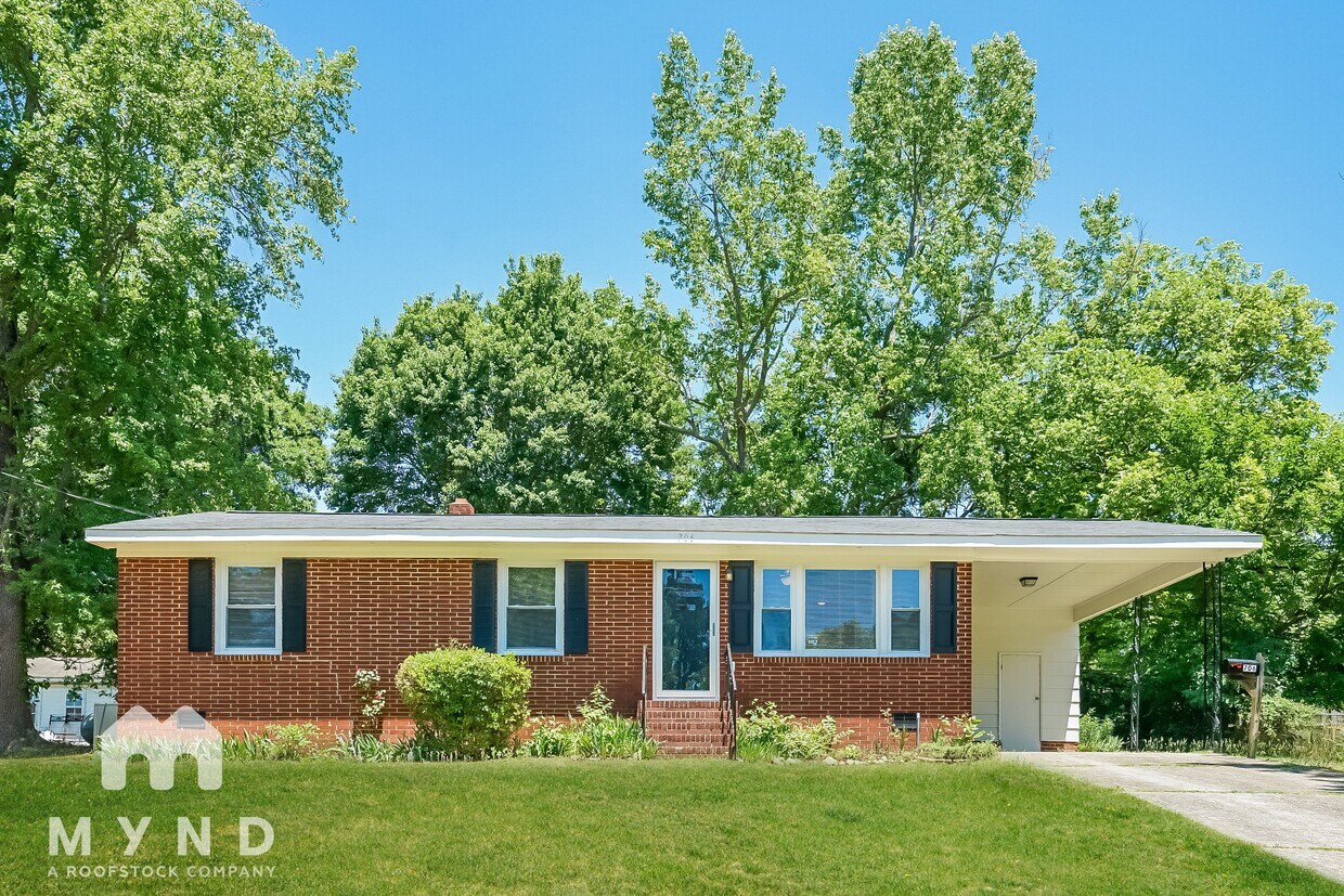 Foto principal - 706 Pond St