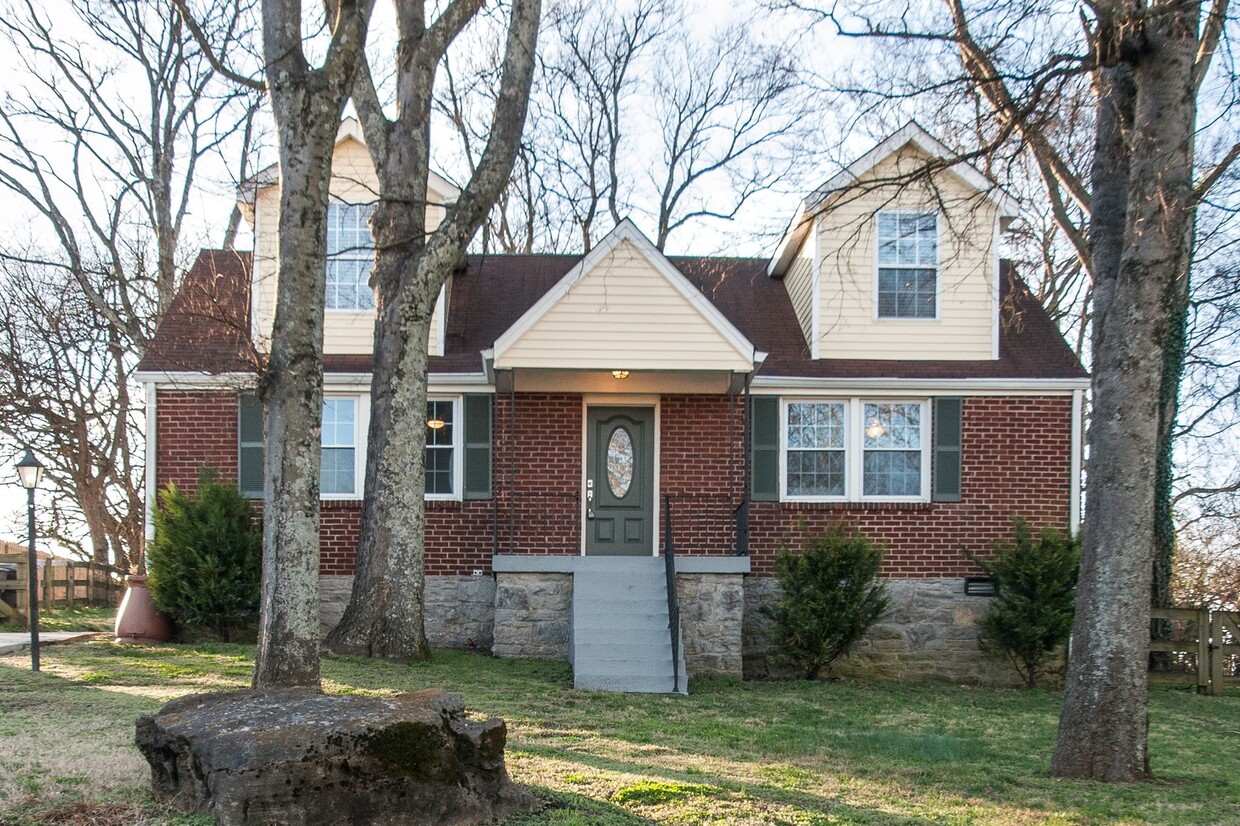Primary Photo - 1704 Sherwood Ln