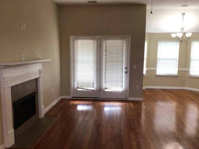 Building Photo - 64 Lancaster Way