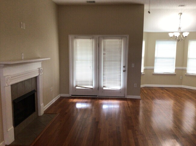 Foto del edificio - 64 Lancaster Way