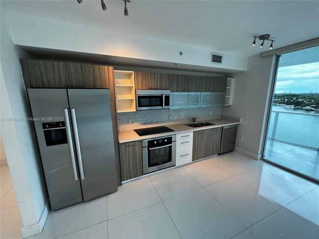 Foto del edificio - 6700 Indian Creek Dr