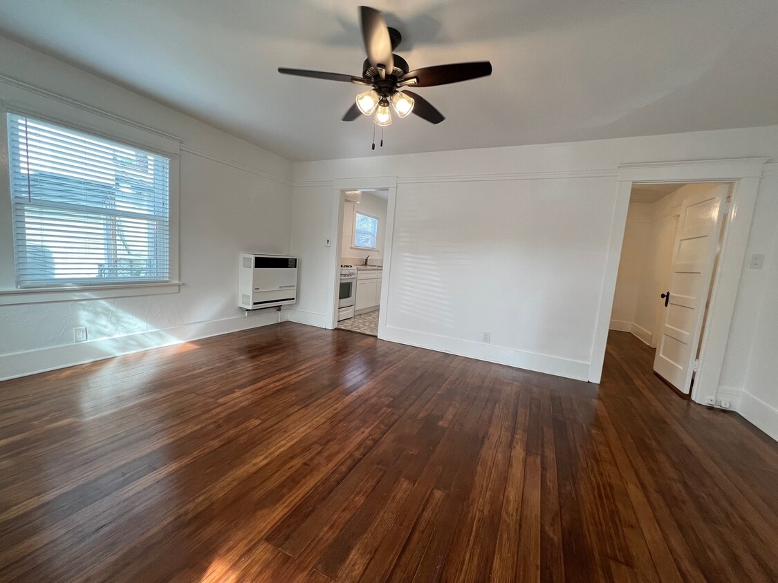 Primary Photo - 1343 Chelsea Ave
