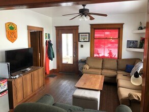 Building Photo - 212-212 1/2 S Sherwood St