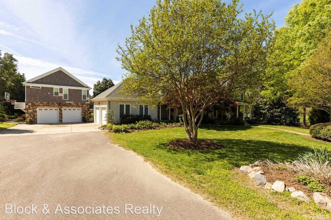 Building Photo - 4 br, 4.5 bath House - 8737 Castleberry Rd.