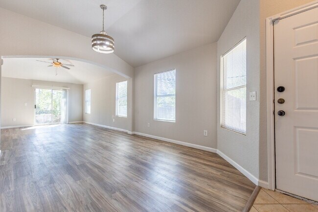 Foto del edificio - 9802 Vandenberg Way