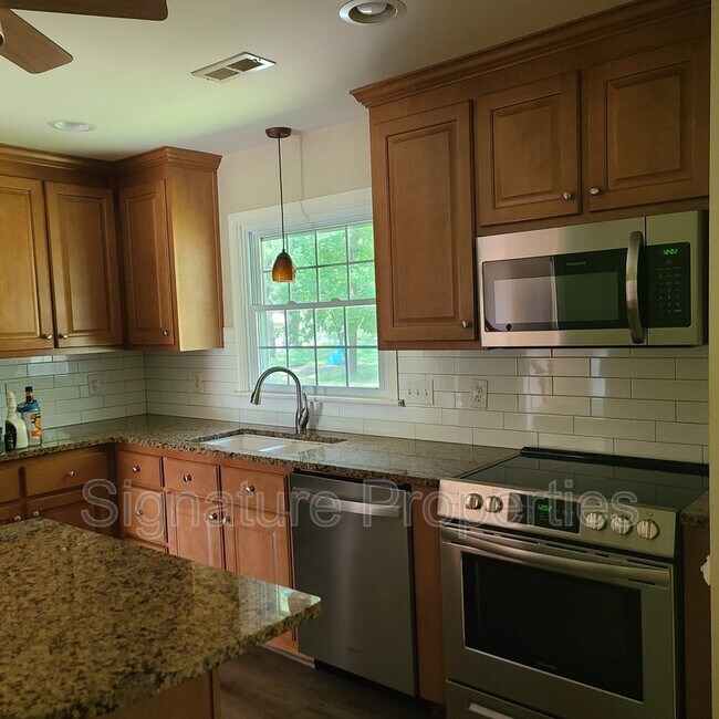 Building Photo - 8414 Chadwell Dr