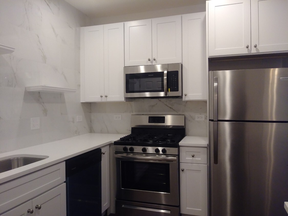 Foto principal - Huge Logan Blvd 2 Bed/In Unit Laundry/HVAC