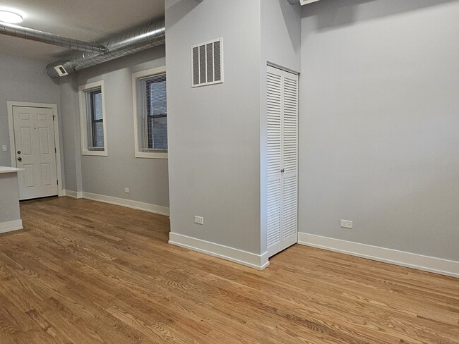 Foto del edificio - 1415 W Erie St