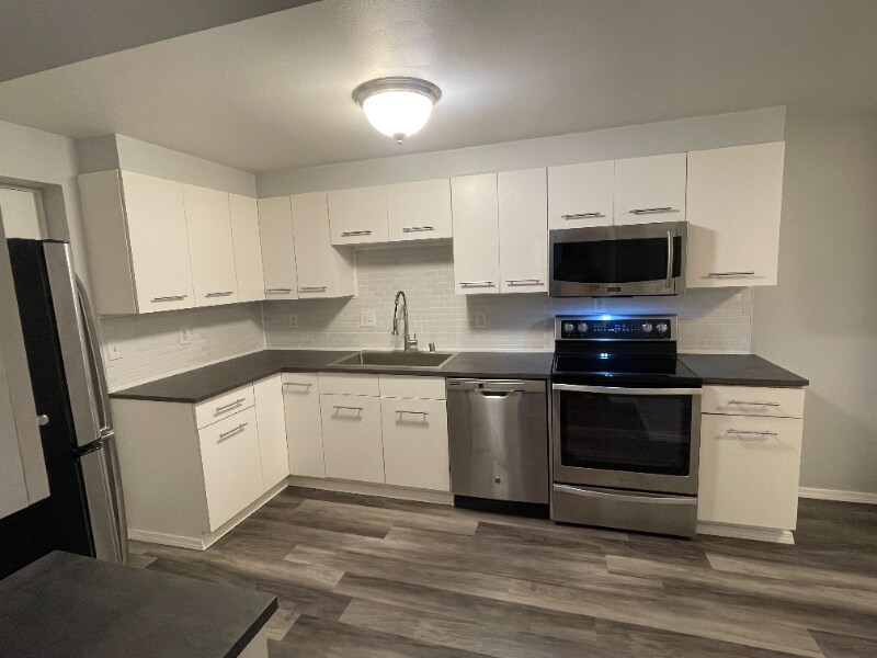 Foto principal - 8438 35th Ave SW