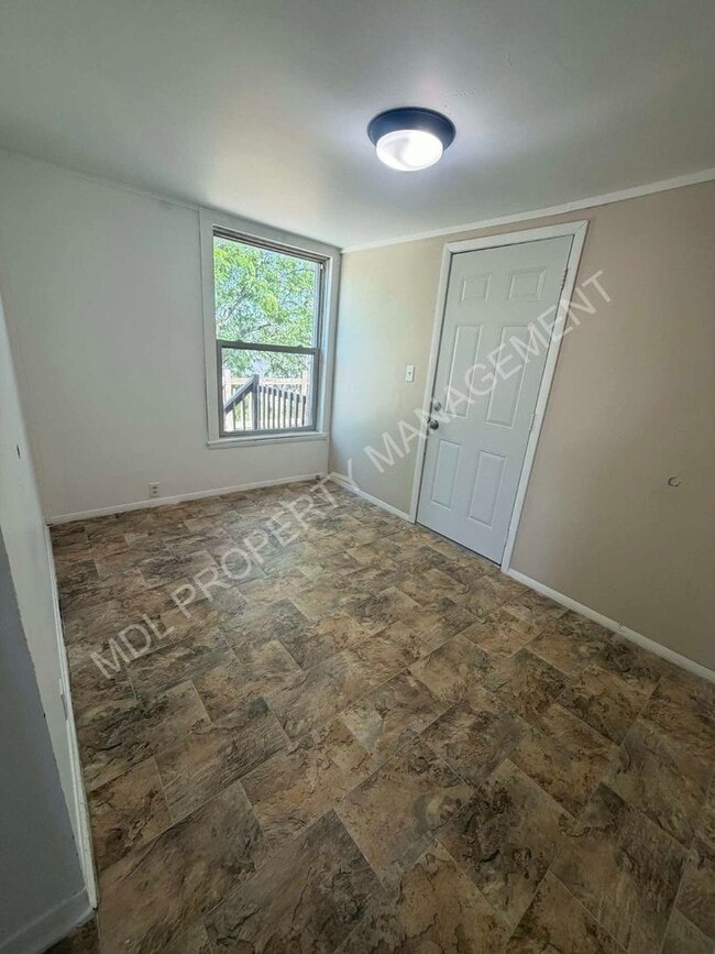 Building Photo - 727 N Hamilton St