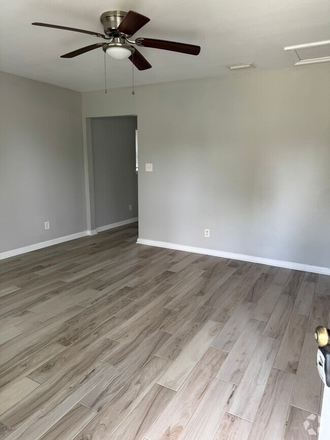 Building Photo - 5207 Lee Dr