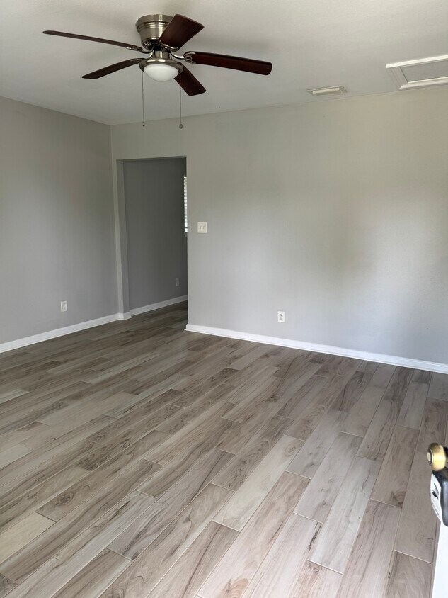 Foto principal - 5207 Lee Dr