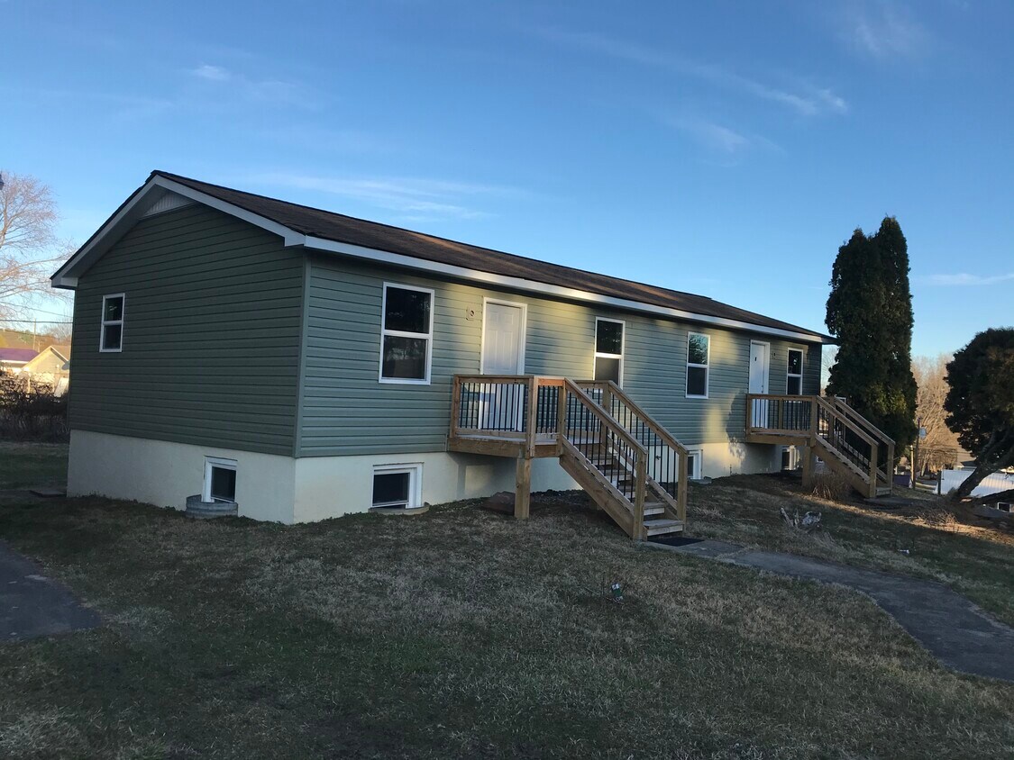 7705 Brooklyn Rd Unit Apt 8, Fairlawn, VA 24141 Apartments in