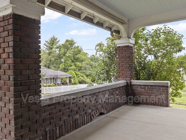 Photo - 409 Newfound St House