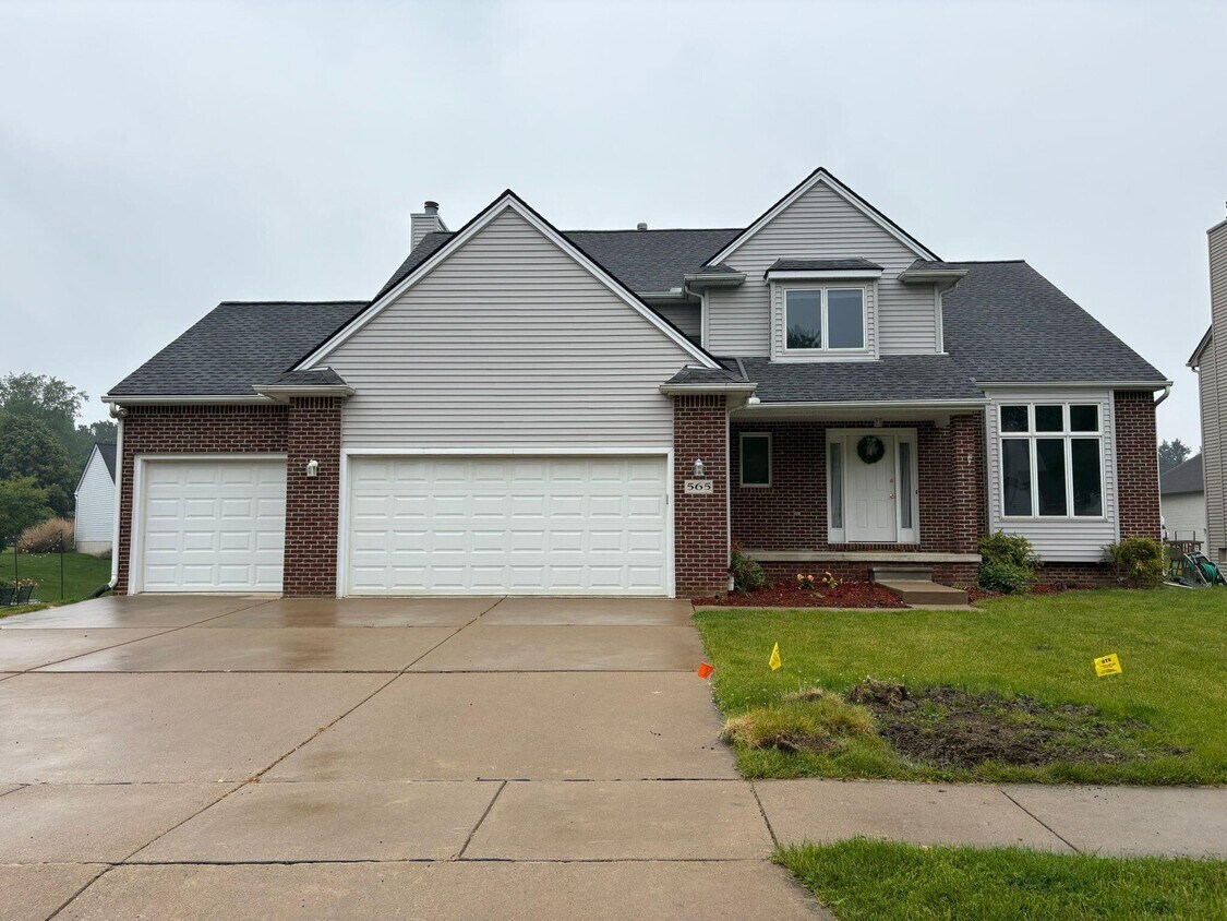 Primary Photo - 565 Ironwood Way