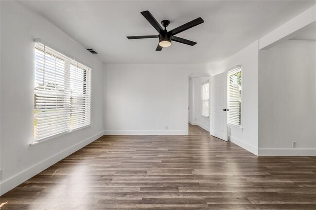 Foto del edificio - 1507 Newport Ave