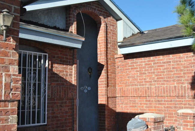 Building Photo - 321 Arisano Dr