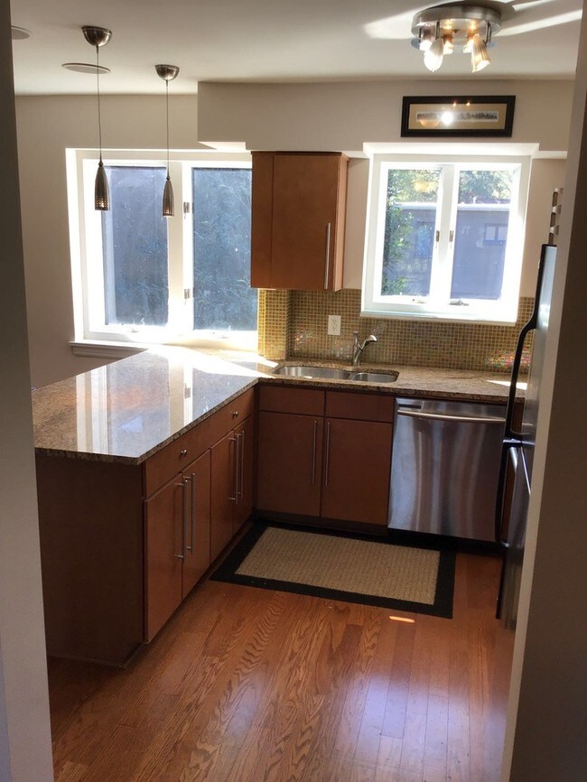 Foto del edificio - 2425 Vail Ave