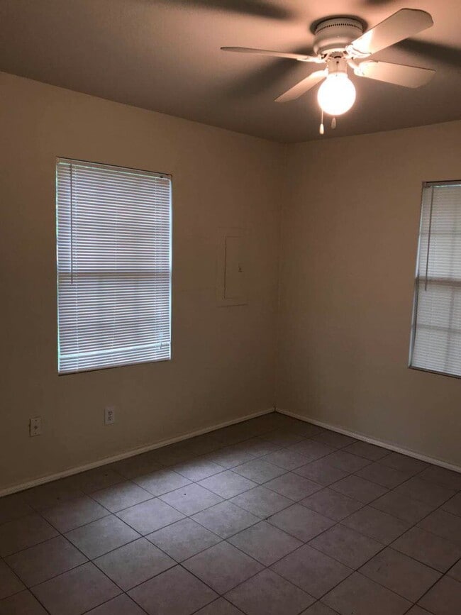 Building Photo - Beautiful 3 Bedroom in Garland!
