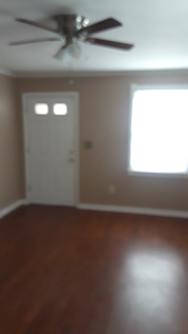 Foto del edificio - 3 bdrm 1 bath ready to rent