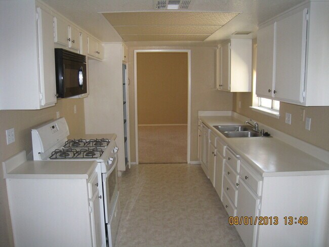 Foto del edificio - 2 story home in great neighborhood