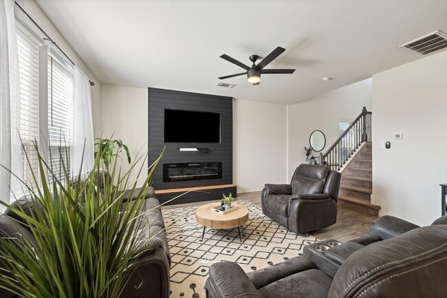 Foto del edificio - 328 Thornless Cir
