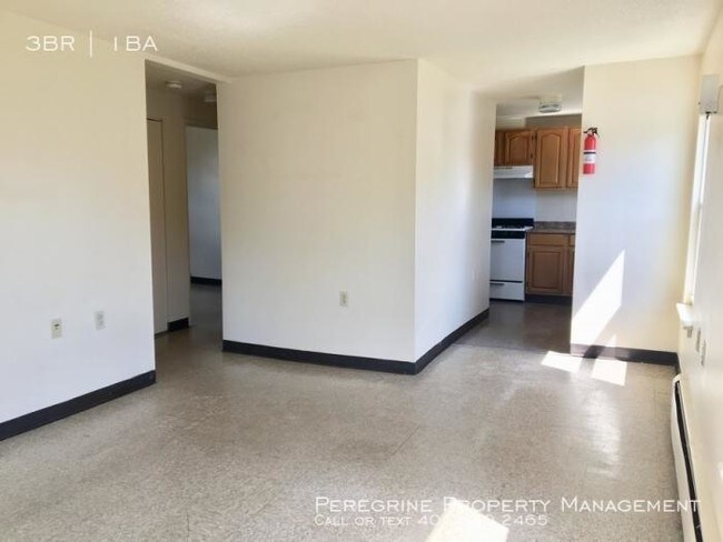 Building Photo - 3 bedroom in Central Falls RI 02863