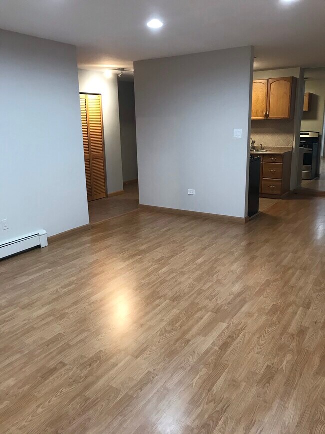Building Photo - 8936 N Parkside Ave
