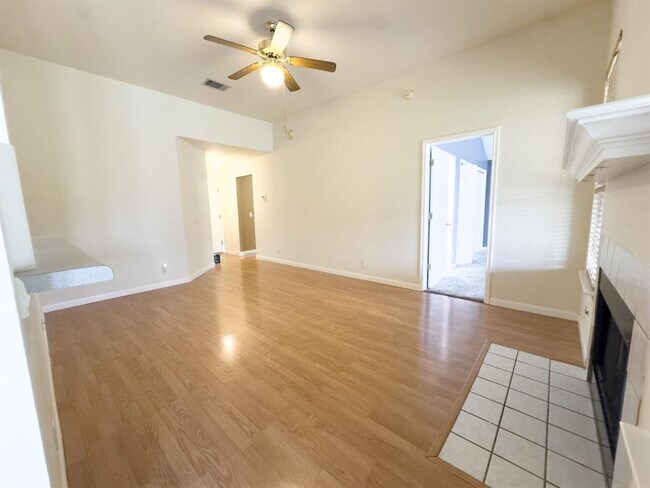 Foto del edificio - 110 Meadowside Dr