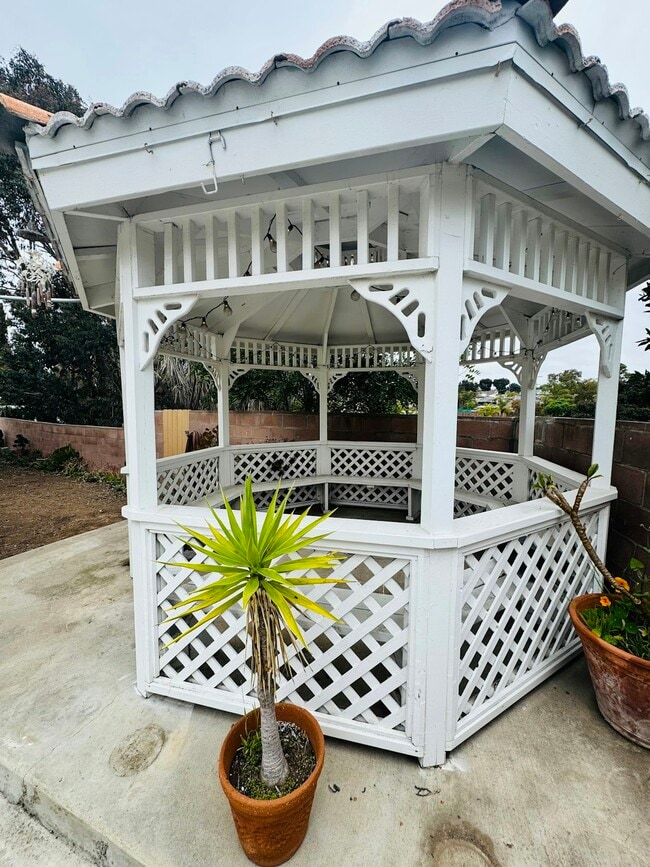 Foto del edificio - 1641 Loma Ln