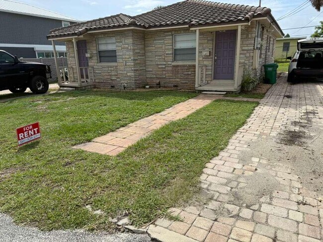 Photo - 140 Frazar Rd House