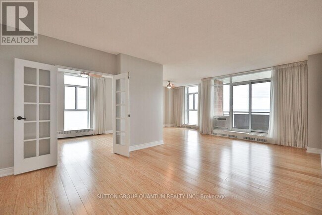 Photo du bâtiment - 5250-5250 Lakeshore Rd.