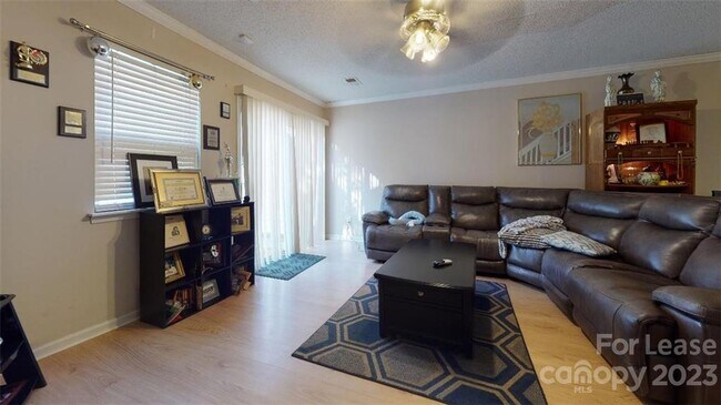 Foto del edificio - 3018 Caldwell Ridge Pkwy
