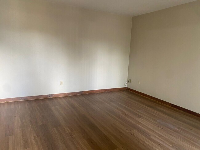 Foto del edificio - 2261 Claremont Ln