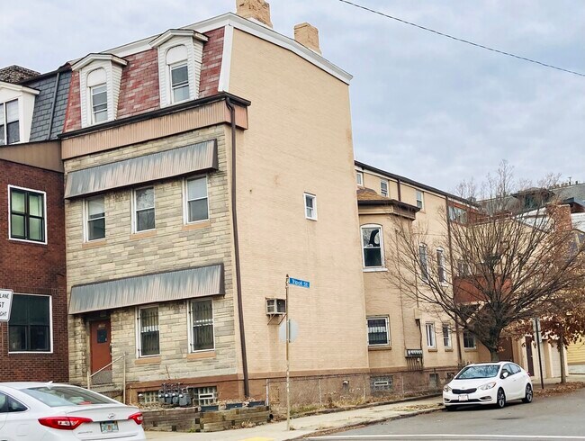 Frente - 1000 Cedar Ave
