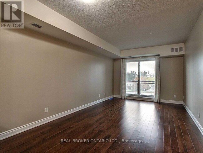 Building Photo - 3170 Erin Mills Pkwy