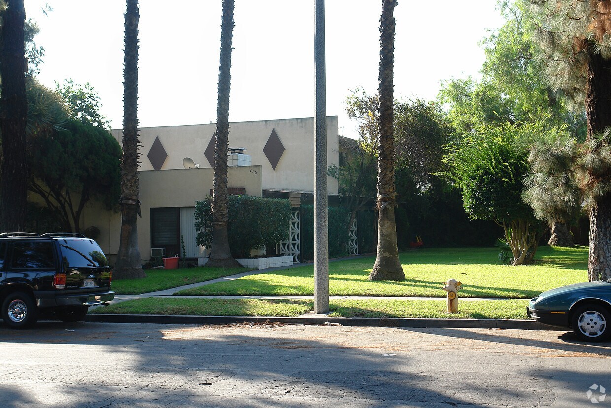 Primary Photo - 710 W Provential Dr