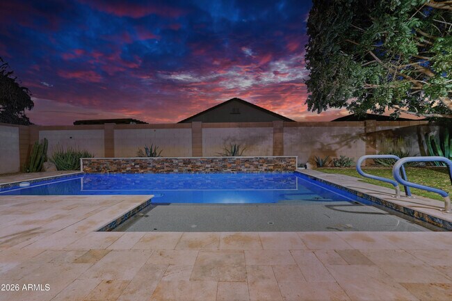 Foto del edificio - 15869 W Mauna Loa Ln