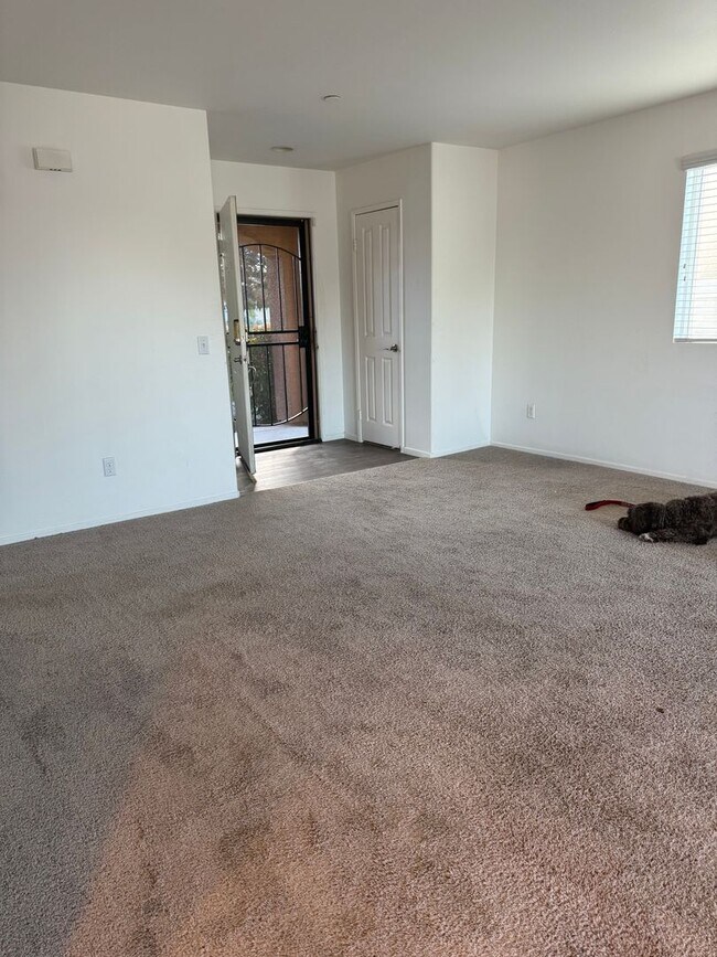 Foto del edificio - MOVE-IN -READY