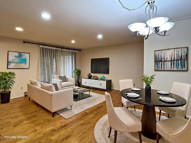 Foto del edificio - 1818 E Shorewood Blvd