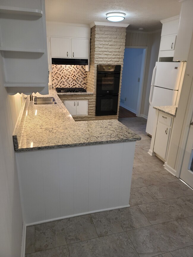 Building Photo - 315 Piedmont Rd NE