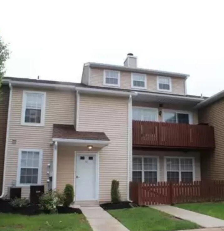 Primary Photo - 11 Woodbine Ct