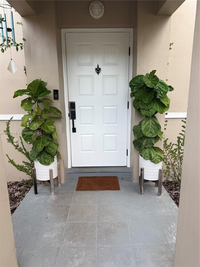 Foto del edificio - 5460 SW 70th Pl N