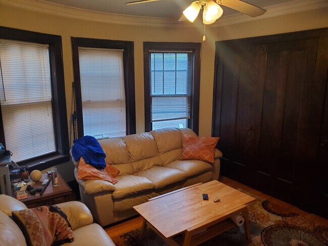 Foto del edificio - 2131 W Giddings St