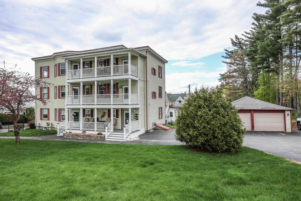Primary Photo - 715 Belmont St