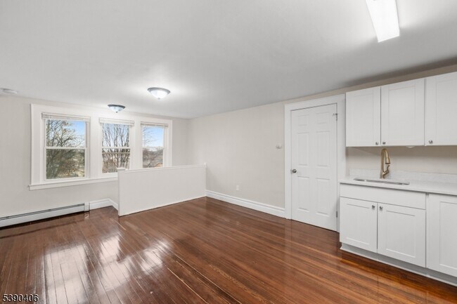 Building Photo - 76 Van Ness Terrace