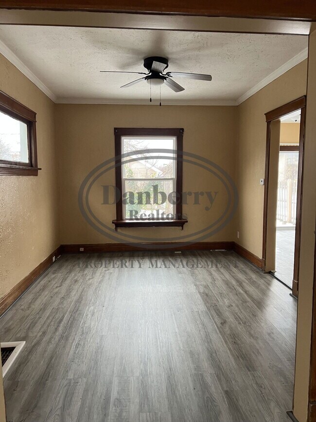 Foto del edificio - 2416 Lawton Ave