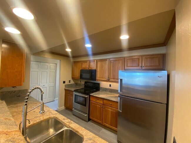 Foto del edificio - Class and Style! 3 Bed, 2 Bath South Hill ...