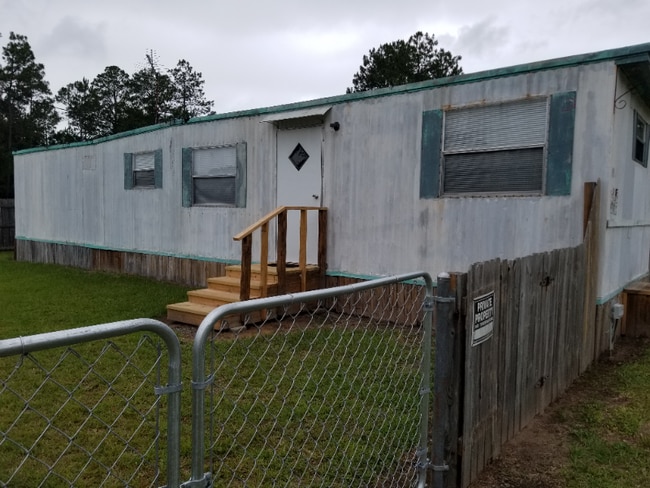 Building Photo - 41 Thicket Rd