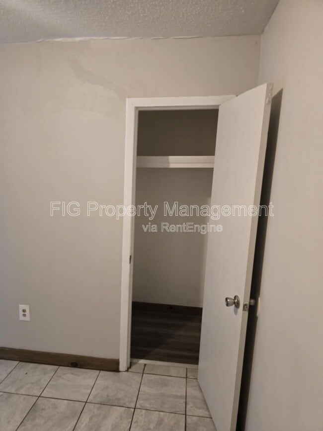Building Photo - 431 W G St